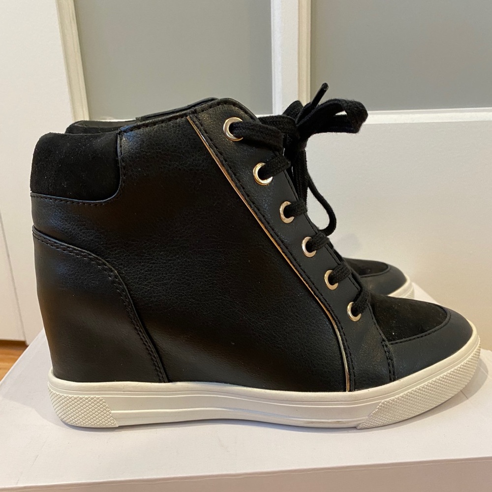Women’s size 7.5 Aldo wedge sneaker